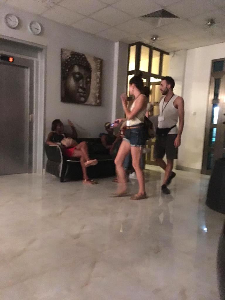 Hotel Les Fleurettes 와가두구 외부 사진