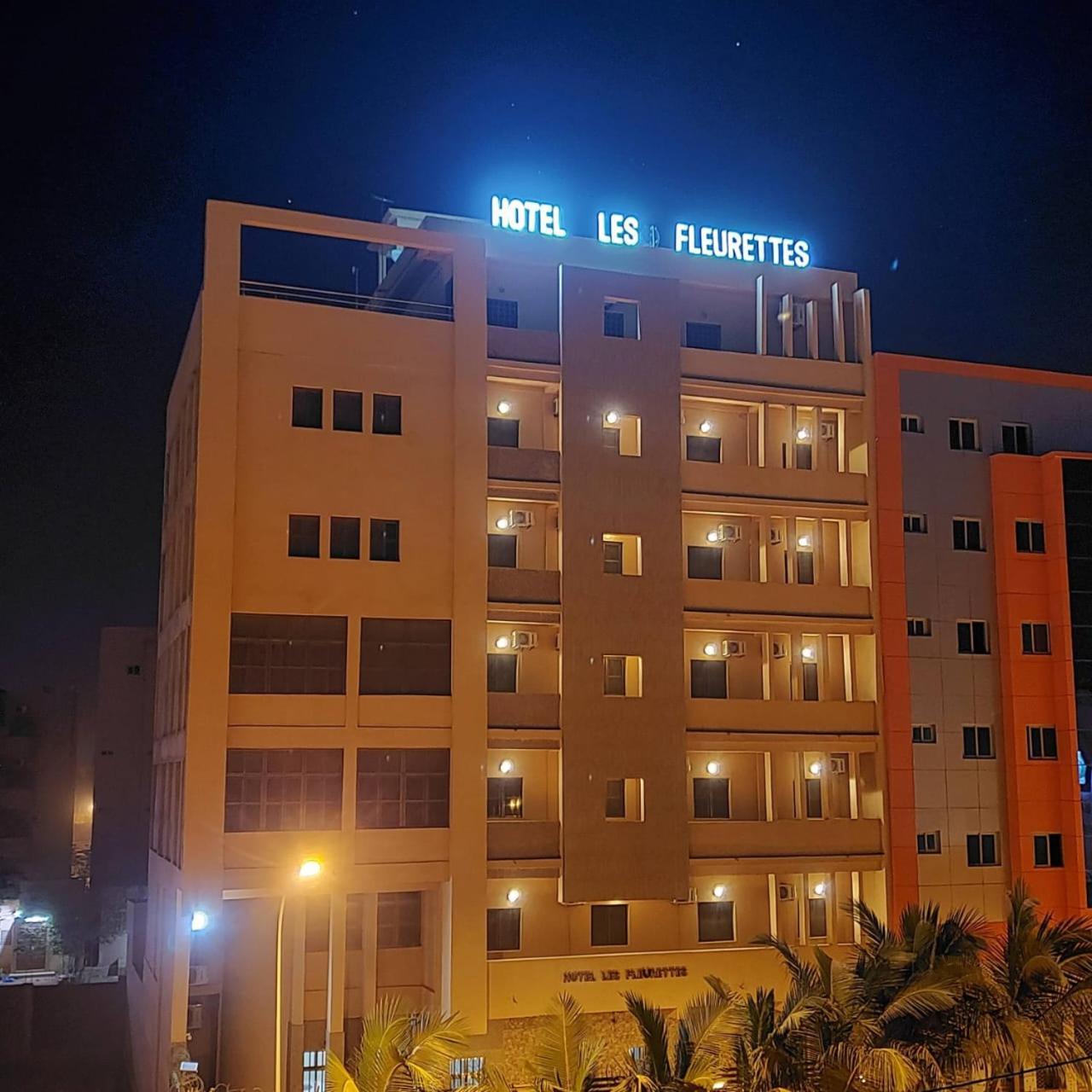 Hotel Les Fleurettes 와가두구 외부 사진